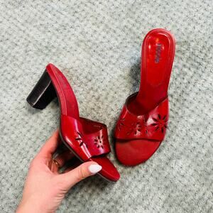 Cute vintage retro Y2K cherry red leather kitten heeled sandals floral cut 6.5